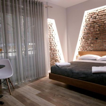 Koni'S Studio Apartments Tirana Buitenkant foto