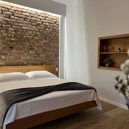 Koni'S Studio Apartments Tirana Buitenkant foto