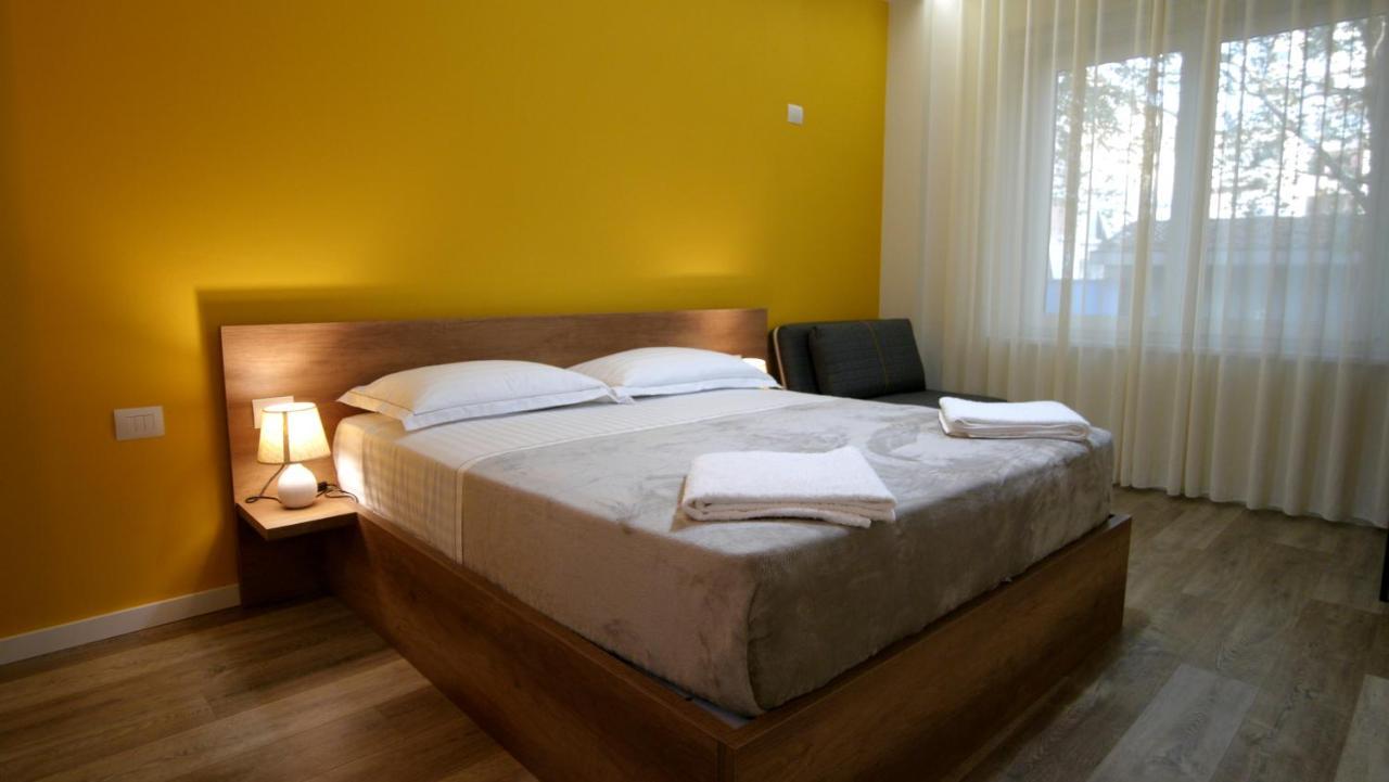 Koni'S Studio Apartments Tirana Buitenkant foto