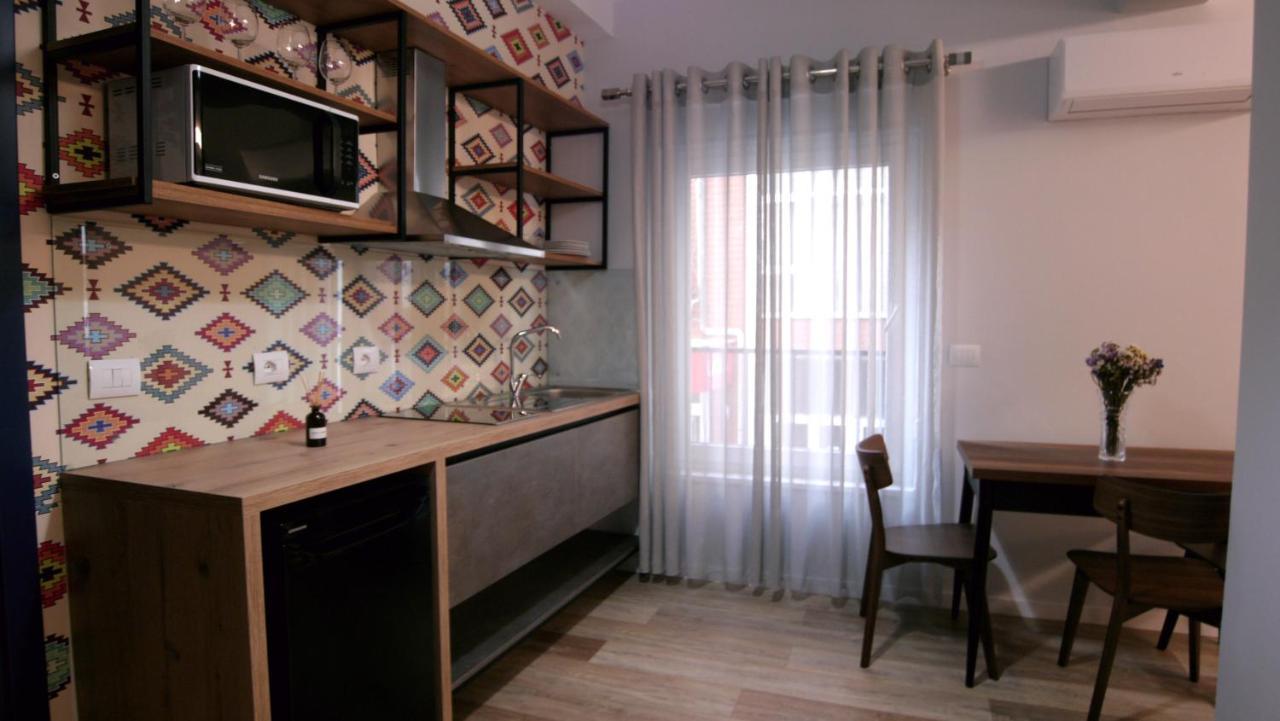 Koni'S Studio Apartments Tirana Buitenkant foto