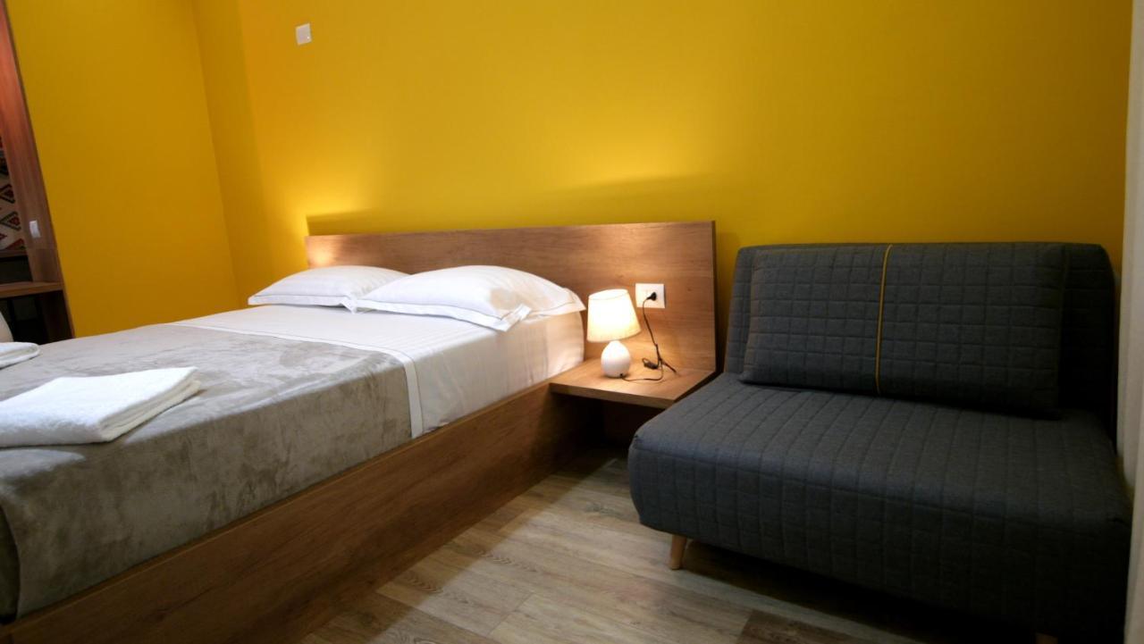 Koni'S Studio Apartments Tirana Buitenkant foto