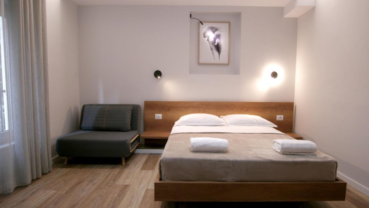 Koni'S Studio Apartments Tirana Buitenkant foto