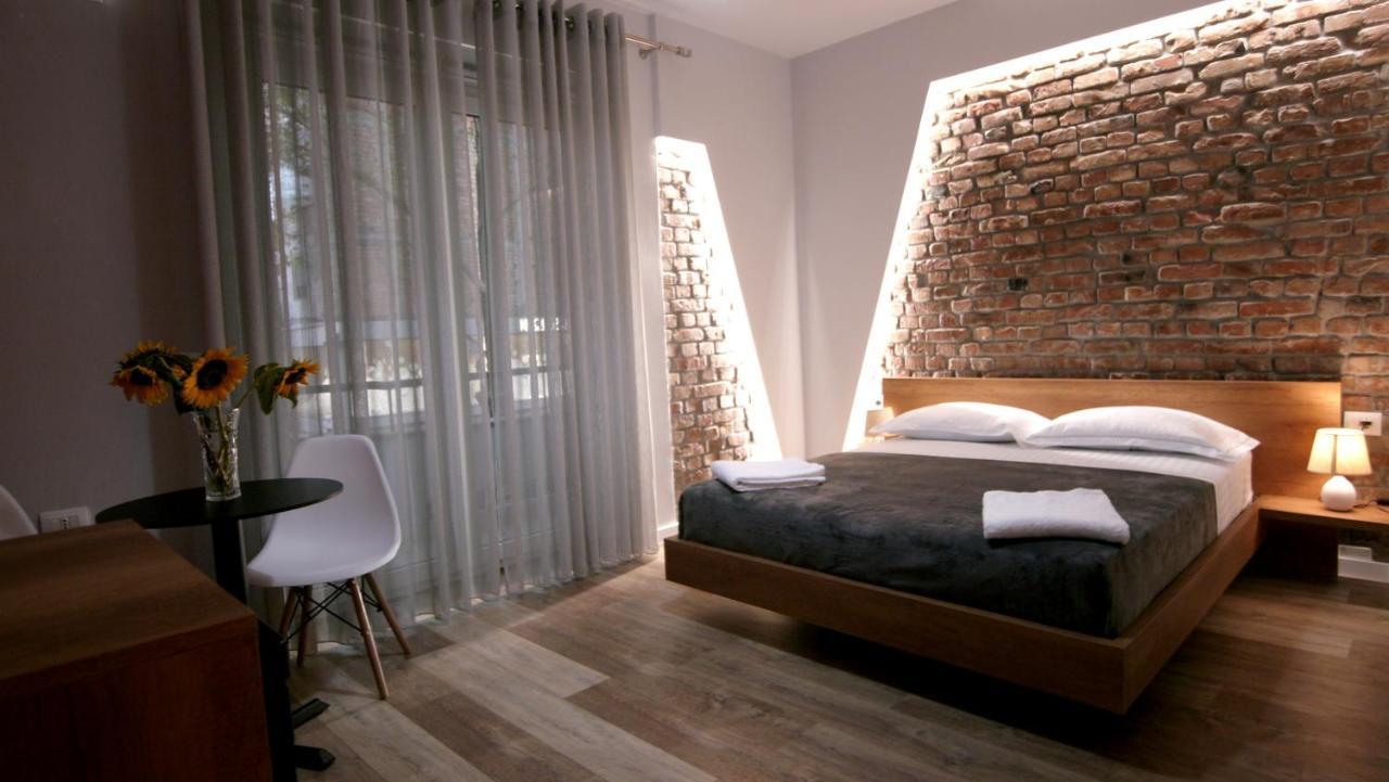 Koni'S Studio Apartments Tirana Buitenkant foto