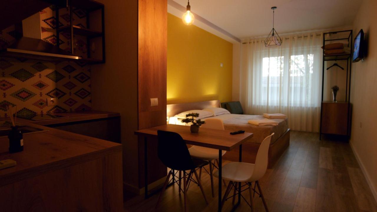 Koni'S Studio Apartments Tirana Buitenkant foto